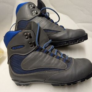 Trak Mens 9 Cross Country Ski Boots NNN Bindings